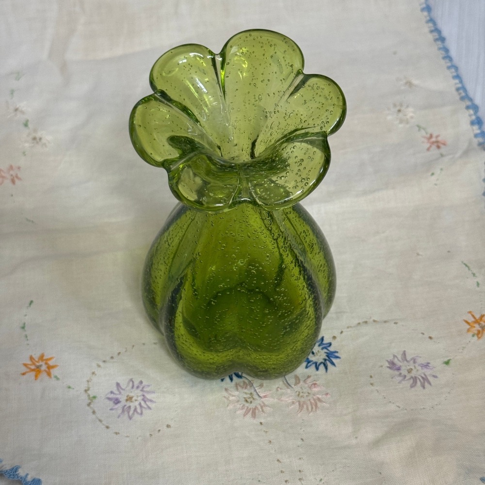 Burton + Burton Green Seeded Bubble Glass Vase Clover‎ Rim Ribbed Base Art Glass